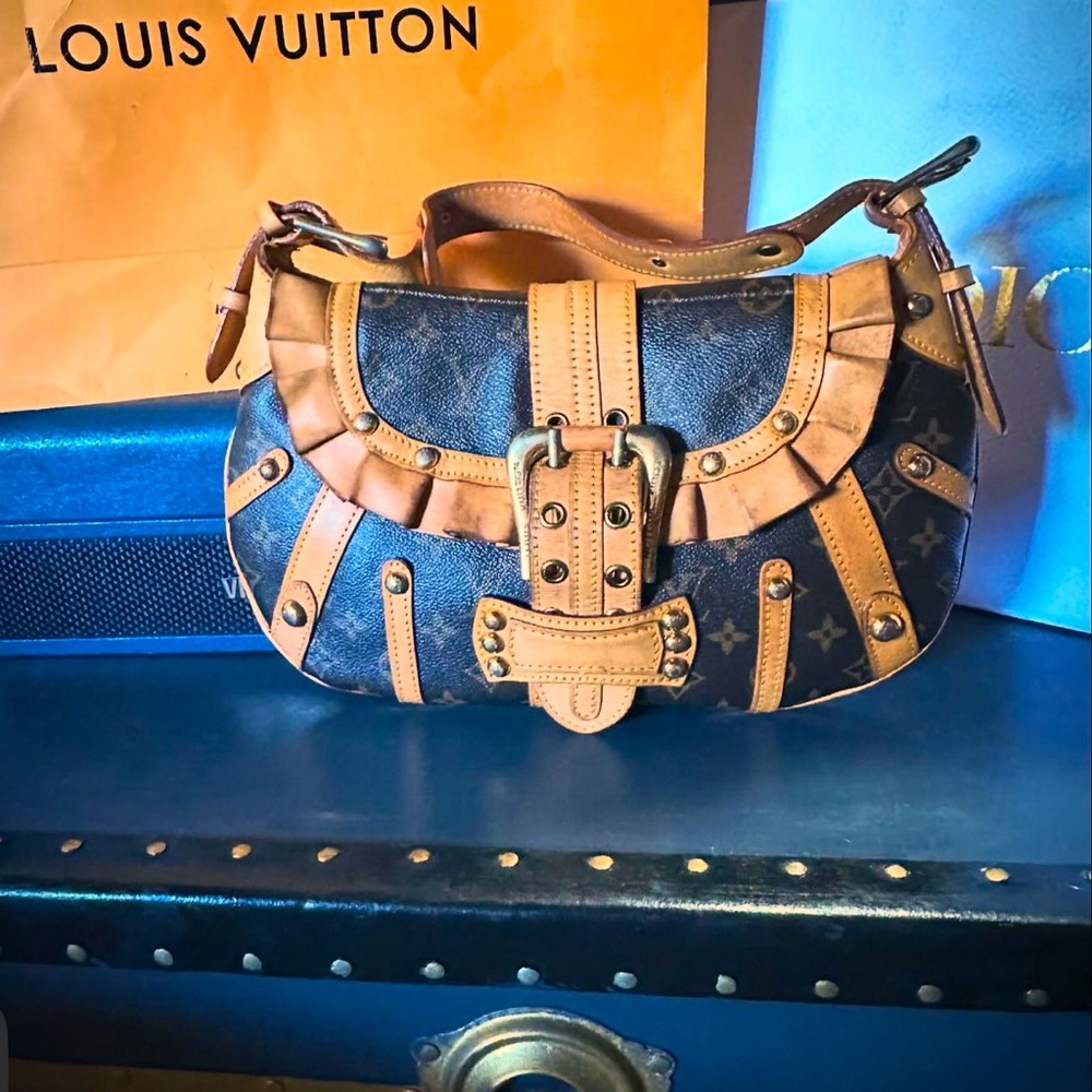 Vintage Louis Vuitton bag, limited edition, Leonor, monogram canvas (2004)